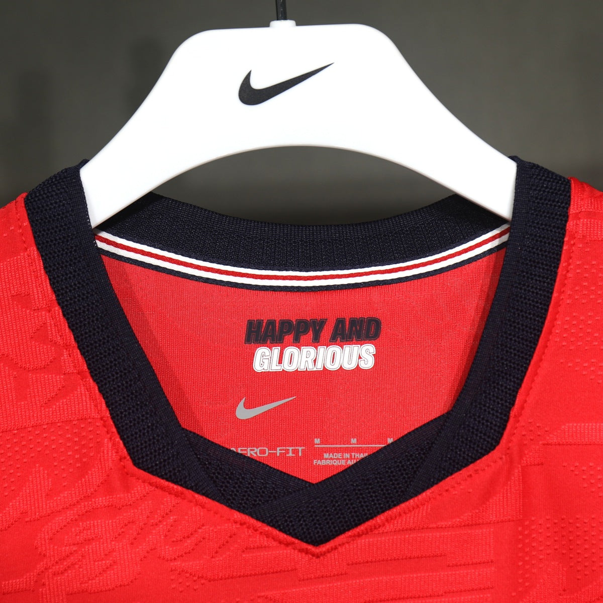 Jersey Inglaterra 2026 Visitante rojo, foto 3 de 5