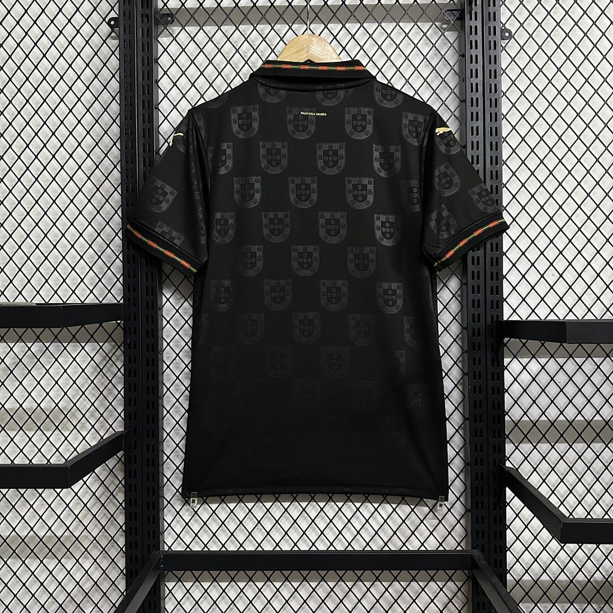 Jersey Portugal 2025 Edición Especial Pantera Negra negro, foto 3 de 9