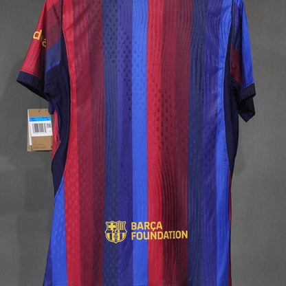 Jersey FC Barcelona 2026-27 Local rojo, foto 2 de 3
