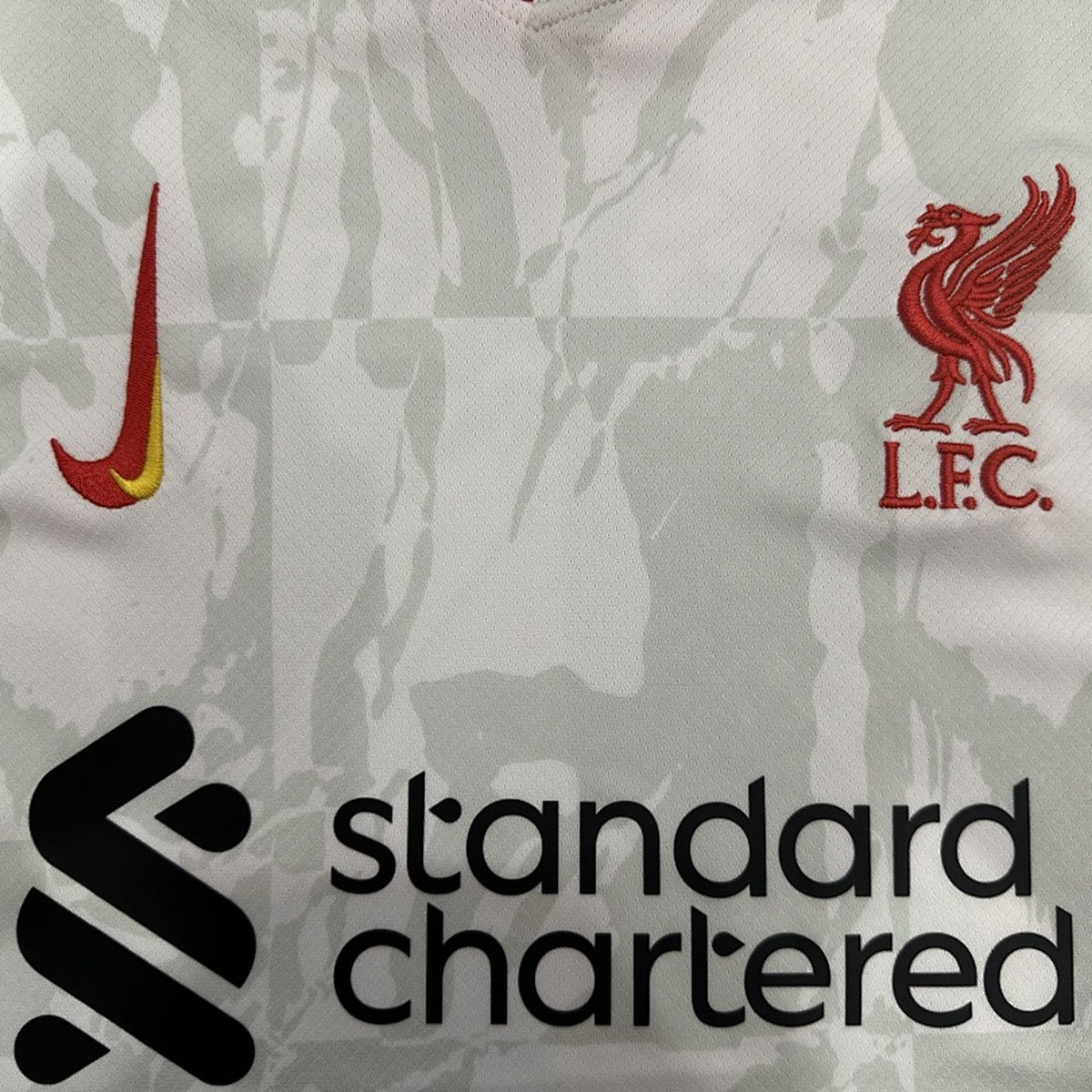 Jersey Liverpool 2024-25 Tercero blanco, foto 3 de 7