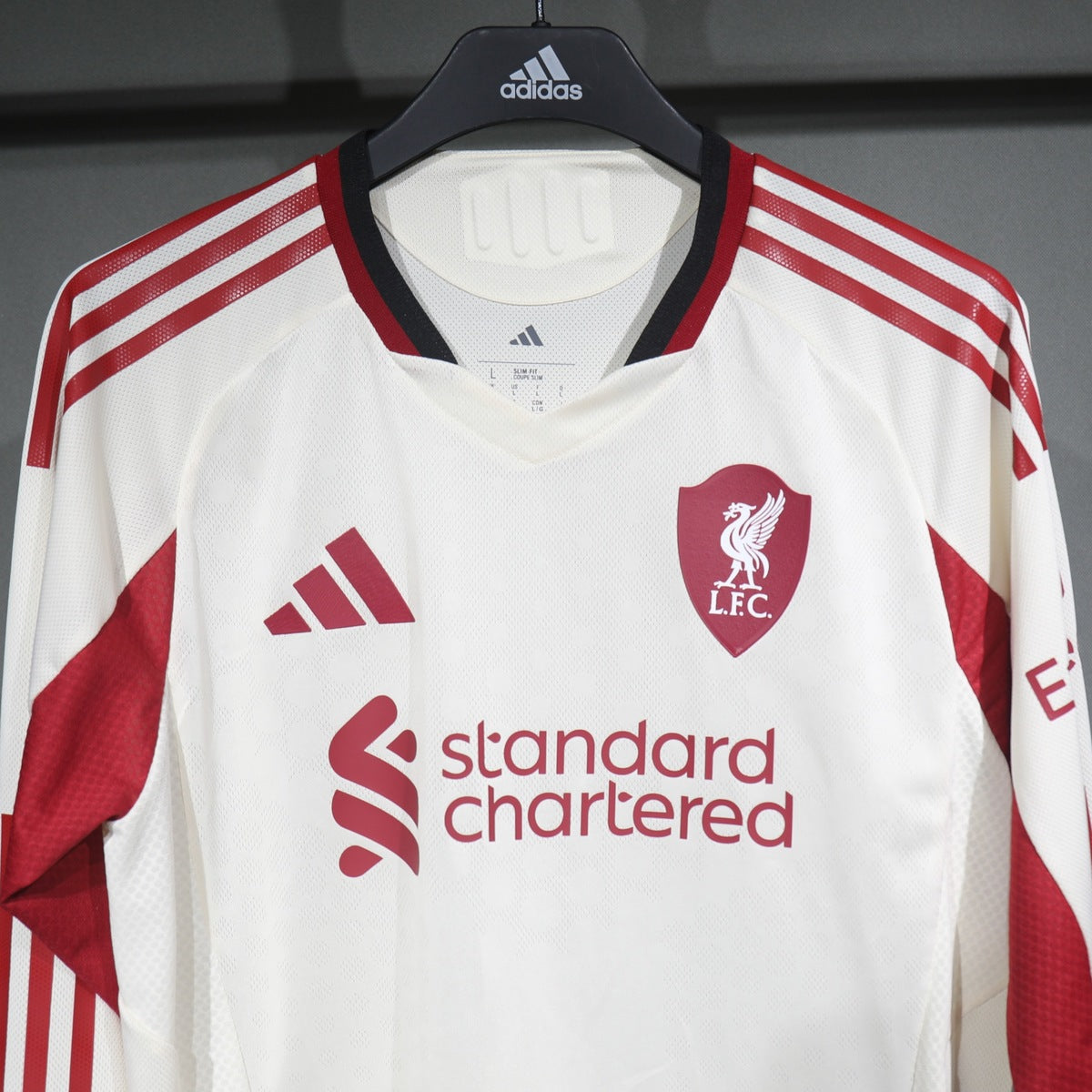Jersey Liverpool 2025-26 Visitante blanco, foto 4 de 4