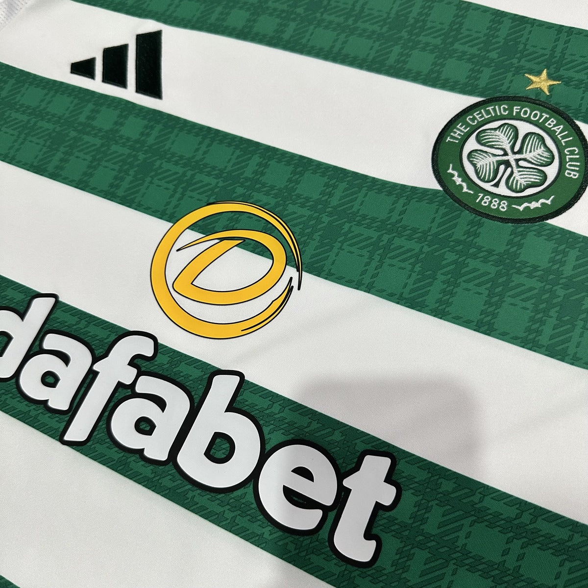 Jersey Celtic 2025-26 Local blanco, foto 3 de 7