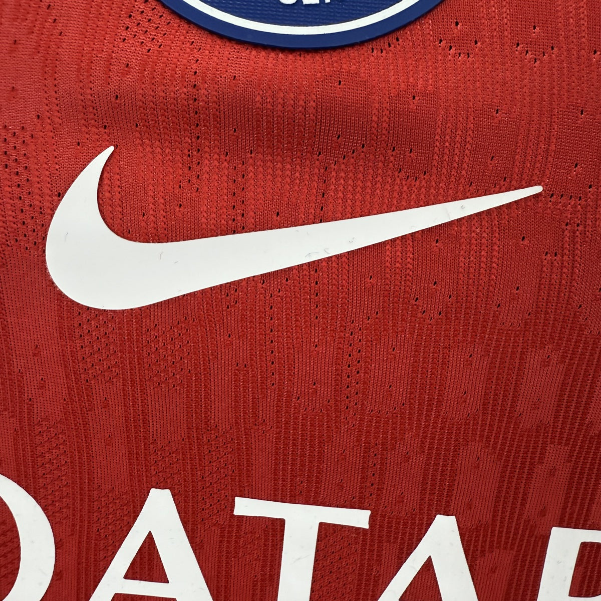 Jersey Paris Saint-Germain 2026-27 Local rojo, foto 4 de 9