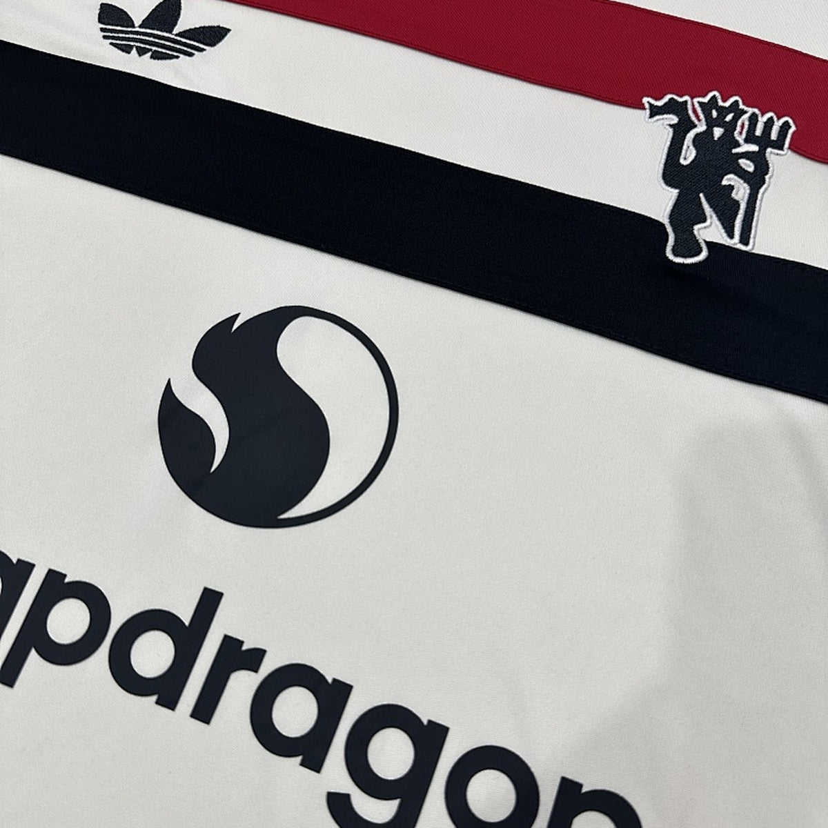 Jersey Manchester United 2024-25 Tercero blanco, foto 3 de 7