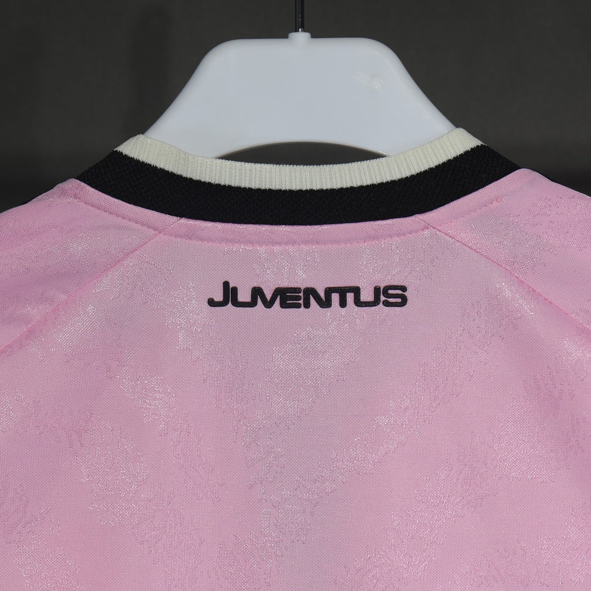 Jersey Juventus 2026-27 Visitante rosa, foto 3 de 7