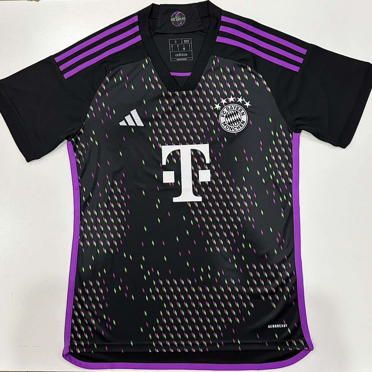 Jersey Bayern Múnich 2023-24 Visitante negro, foto 3 de 9