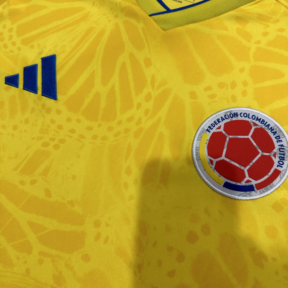 Jersey Colombia 2026 Local amarillo, foto 4 de 9