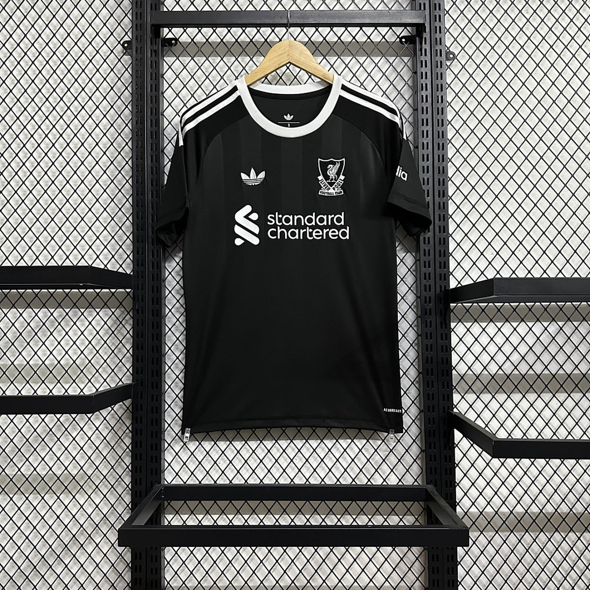Jersey Liverpool 2025-26 Portero negro, foto 3 de 9