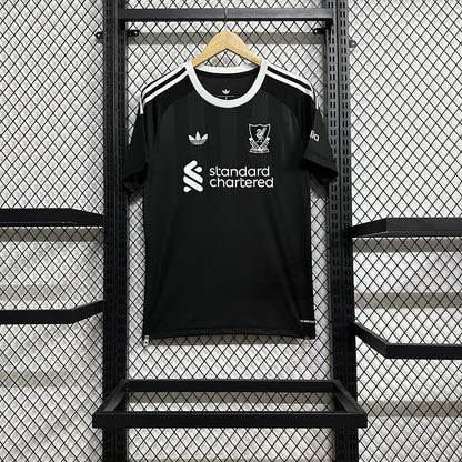Jersey Liverpool 2025-26 Portero negro, foto 3 de 9