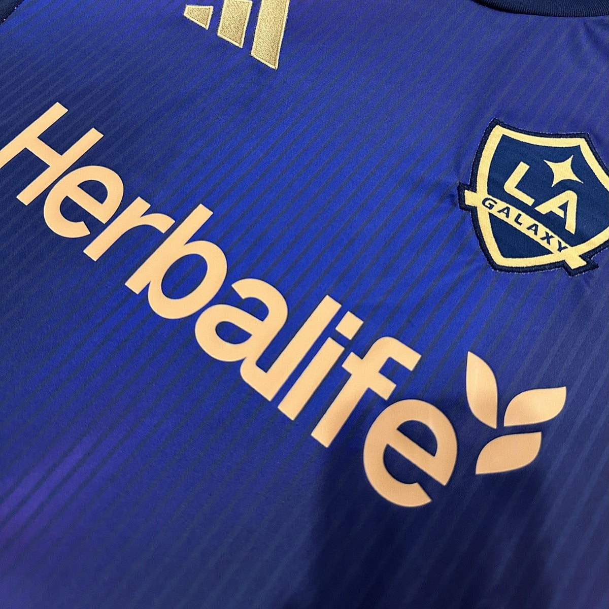 Jersey LA Galaxy 2025-26 Visitante morado, foto 3 de 7