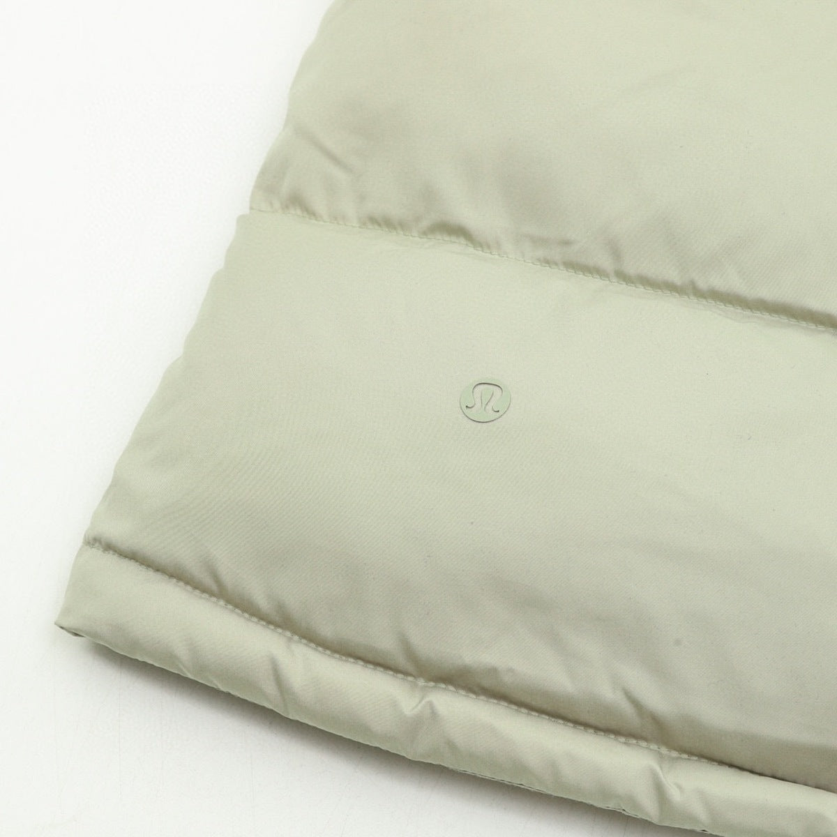 Chamarra de Plumas lululemon Wunder Puff 4 Paneles Verde Salvia beige, foto 2 de 8