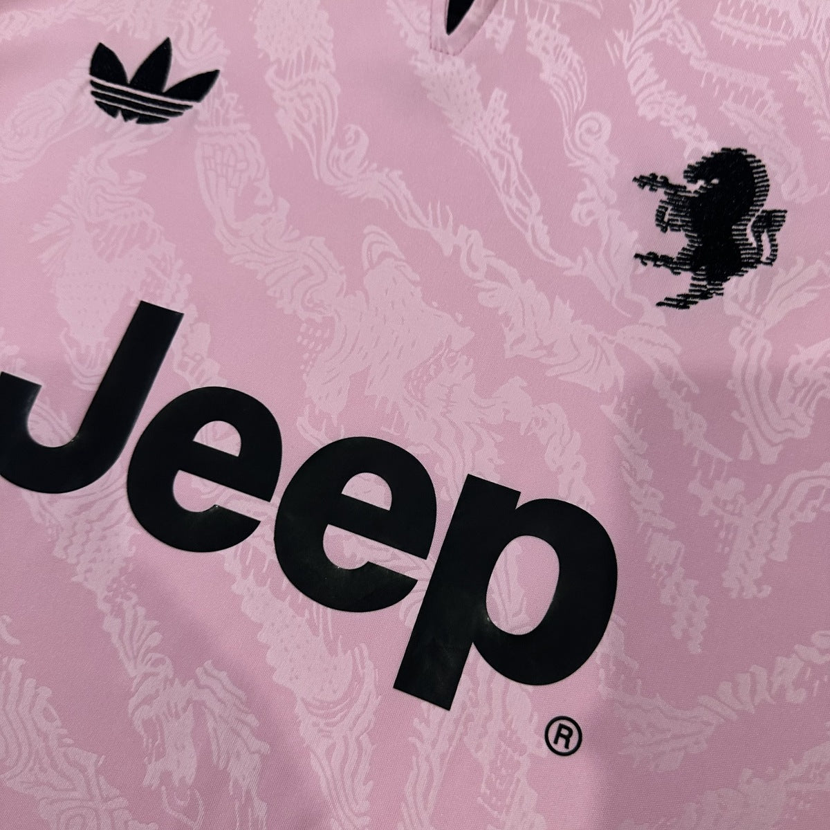 Jersey Juventus 2026-27 Visitante rosa, foto 3 de 8