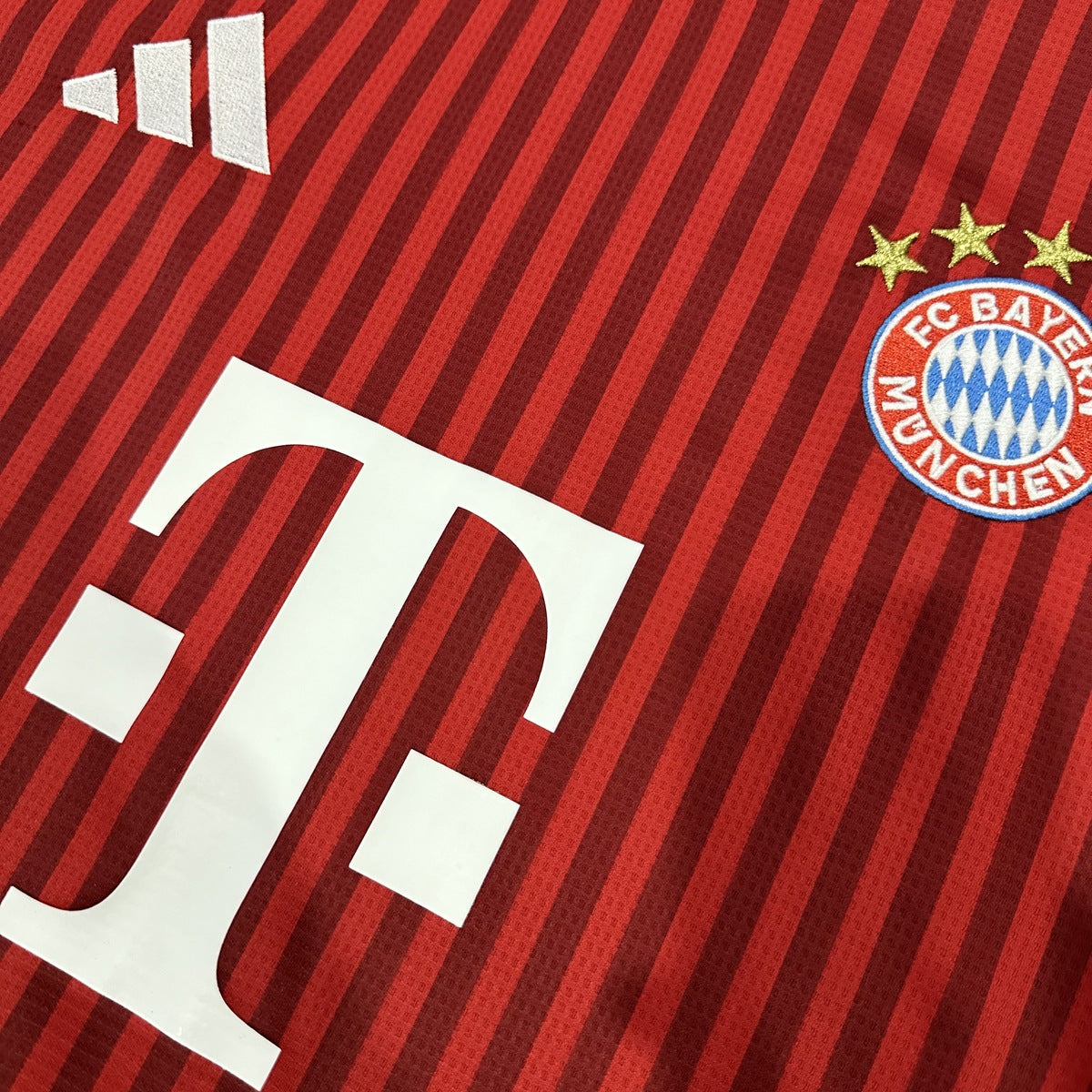 Jersey Bayern Múnich 2026-27 Local rojo, foto 3 de 8