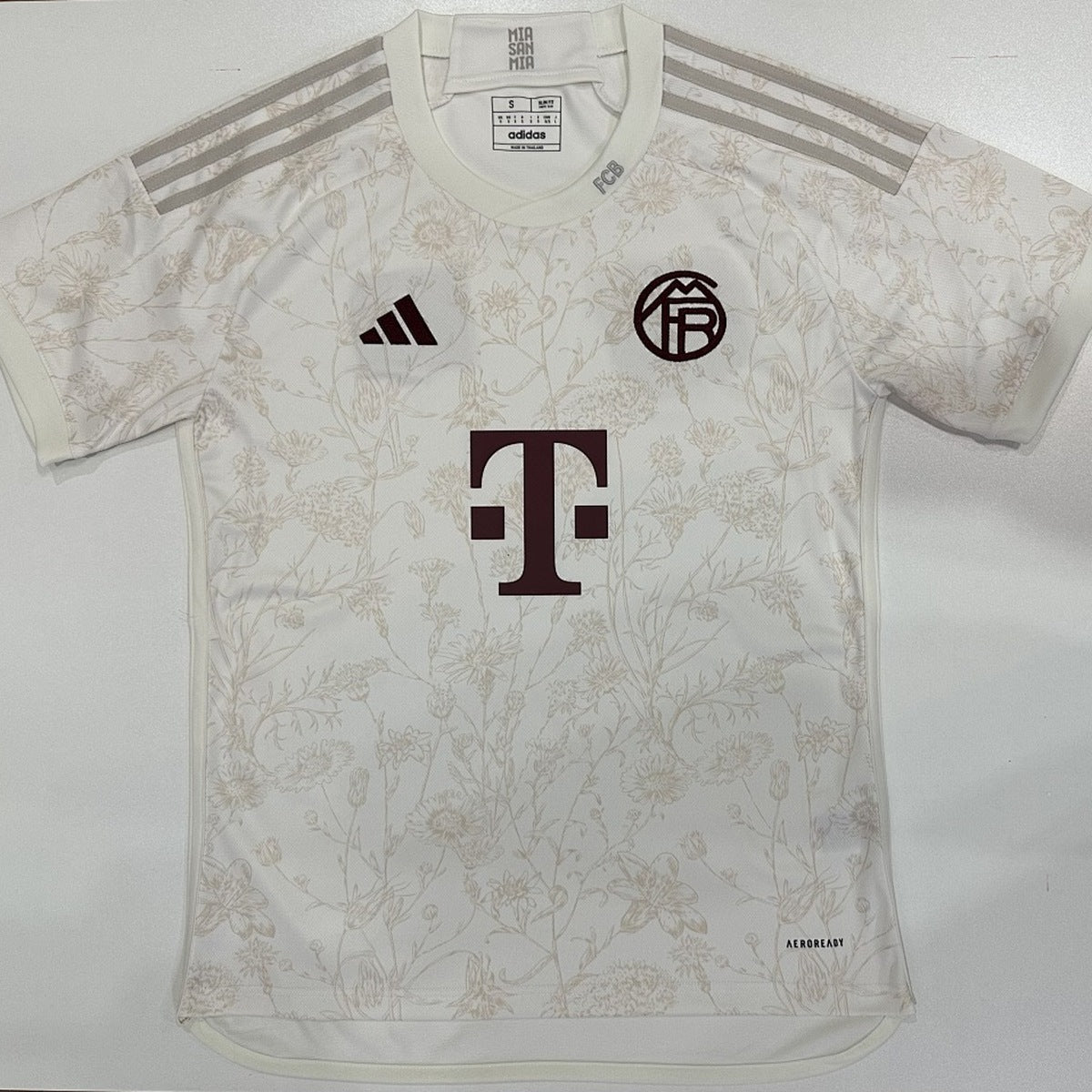 Jersey Bayern Múnich 2023-24 Tercero blanco, foto 3 de 8