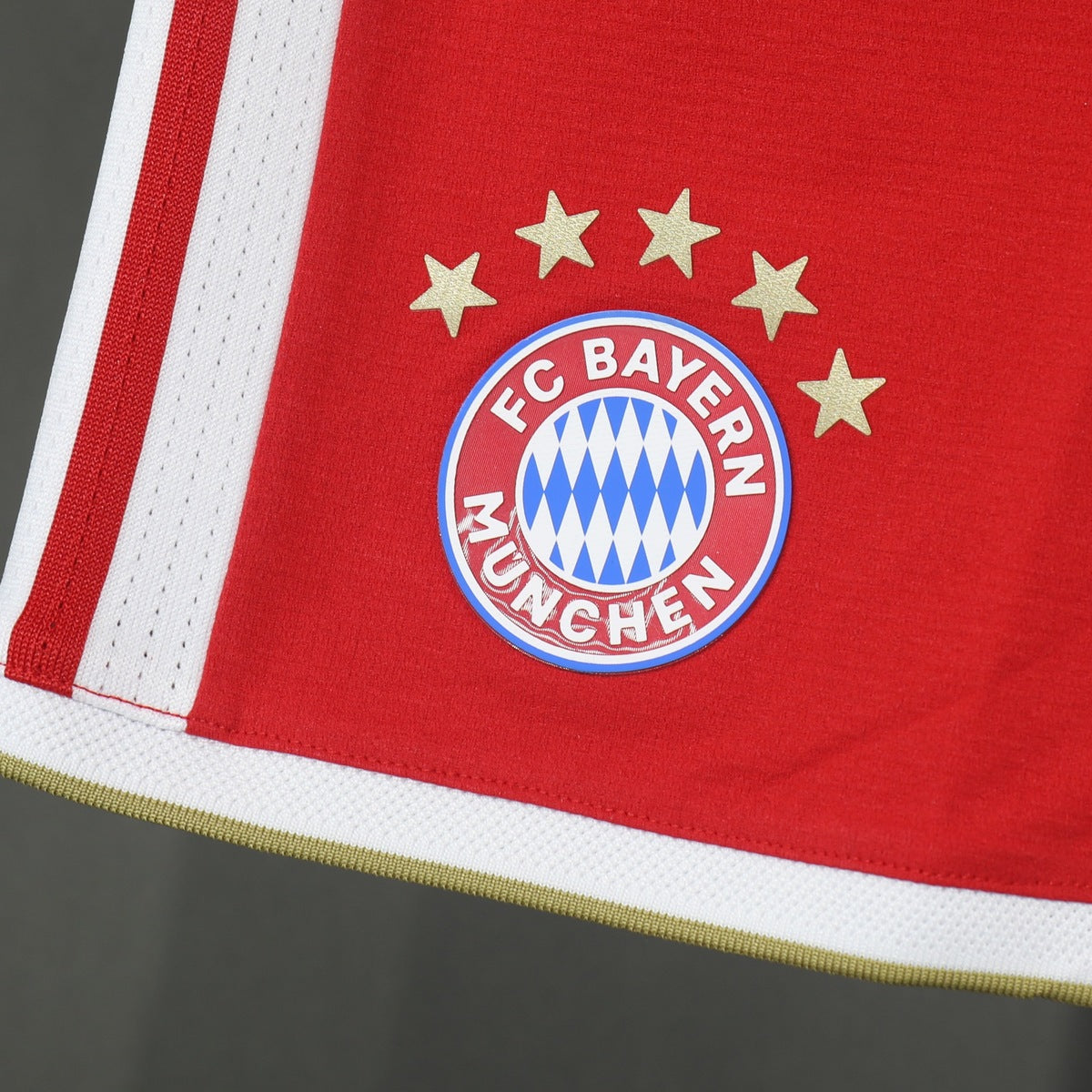 Short Bayern Múnich adidas 2026 Local rojo, foto 4 de 4