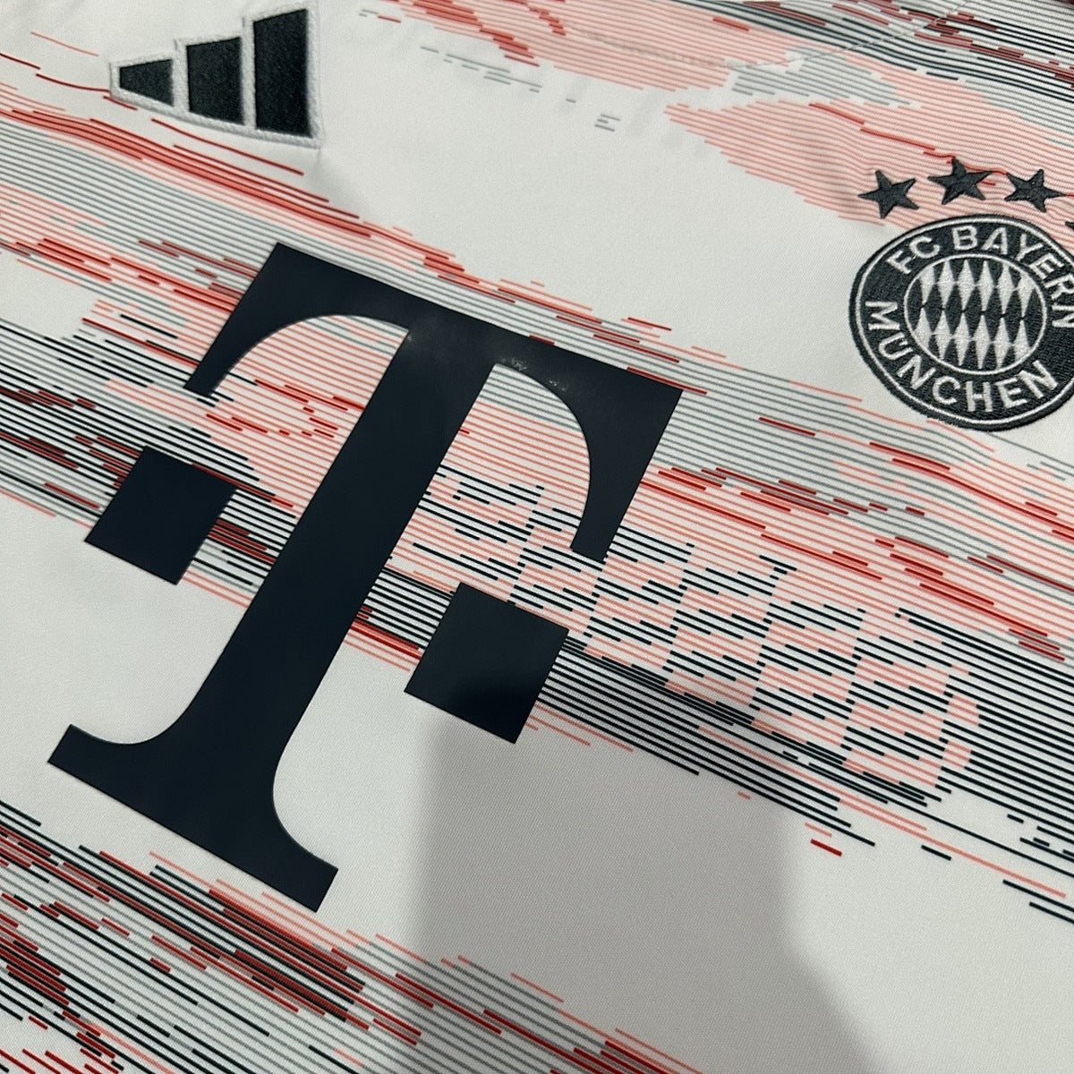 Jersey Bayern Múnich 2025-26 Visitante blanco, foto 3 de 7