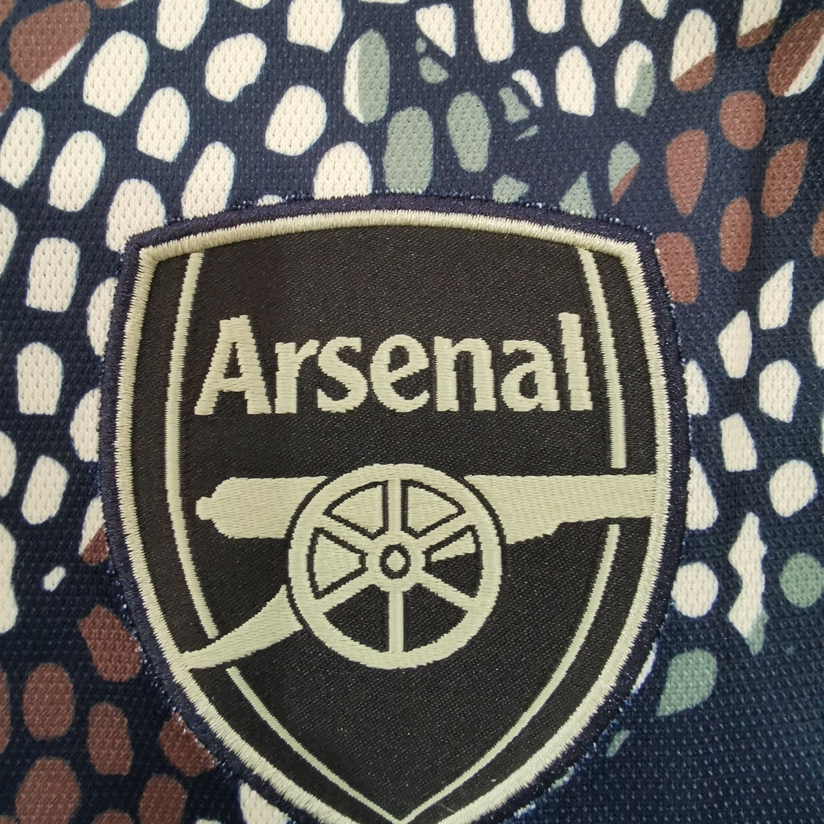 Jersey Arsenal 2023-24 Edición Especial Maharishi multicolor, foto 4 de 6
