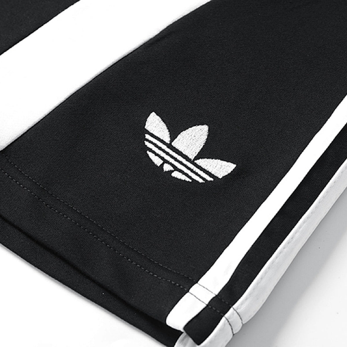 Short adidas Panel Curvo, foto 2 de 5
