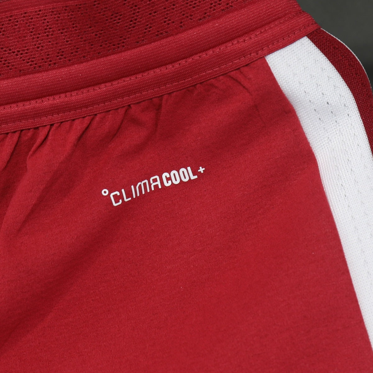 Short Liverpool adidas 2026 Local rojo, foto 5 de 6