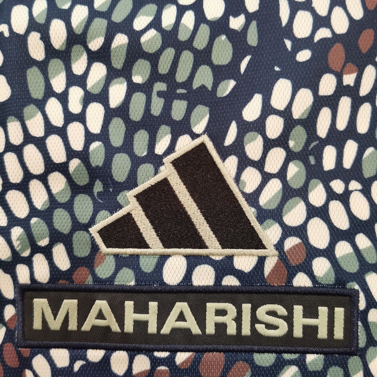 Jersey Arsenal 2023-24 Edición Especial Maharishi multicolor, foto 5 de 6
