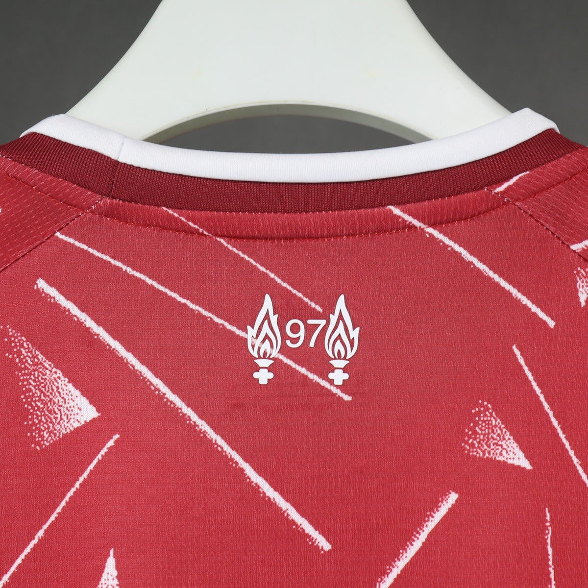 Jersey Liverpool 2026-27 Local rojo, foto 4 de 5