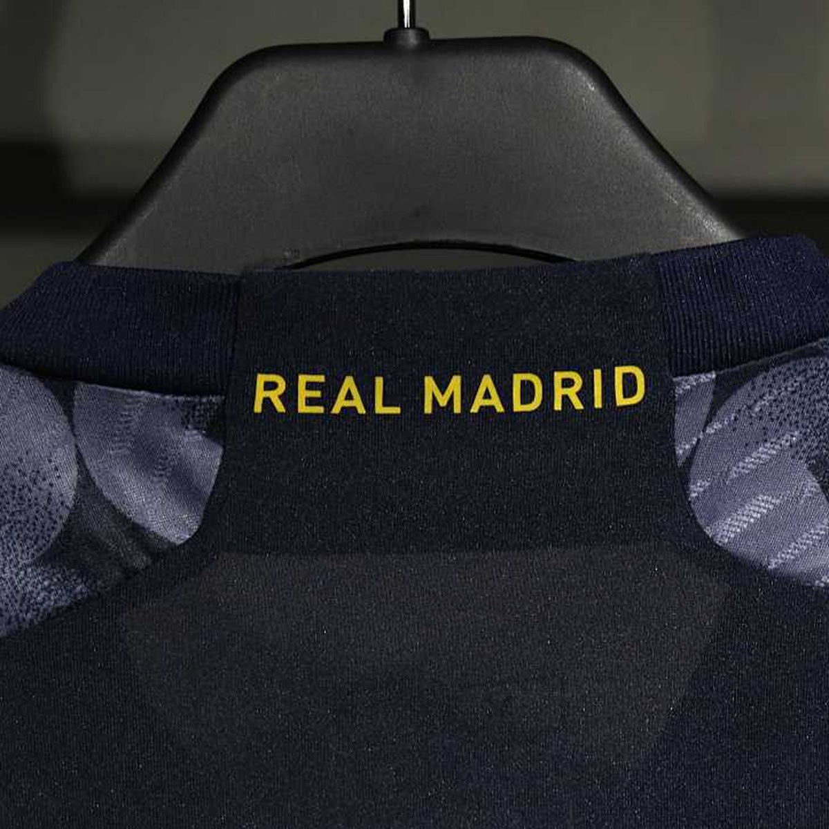 Jersey Real Madrid 2023-24 Visitante azul marino, foto 4 de 6