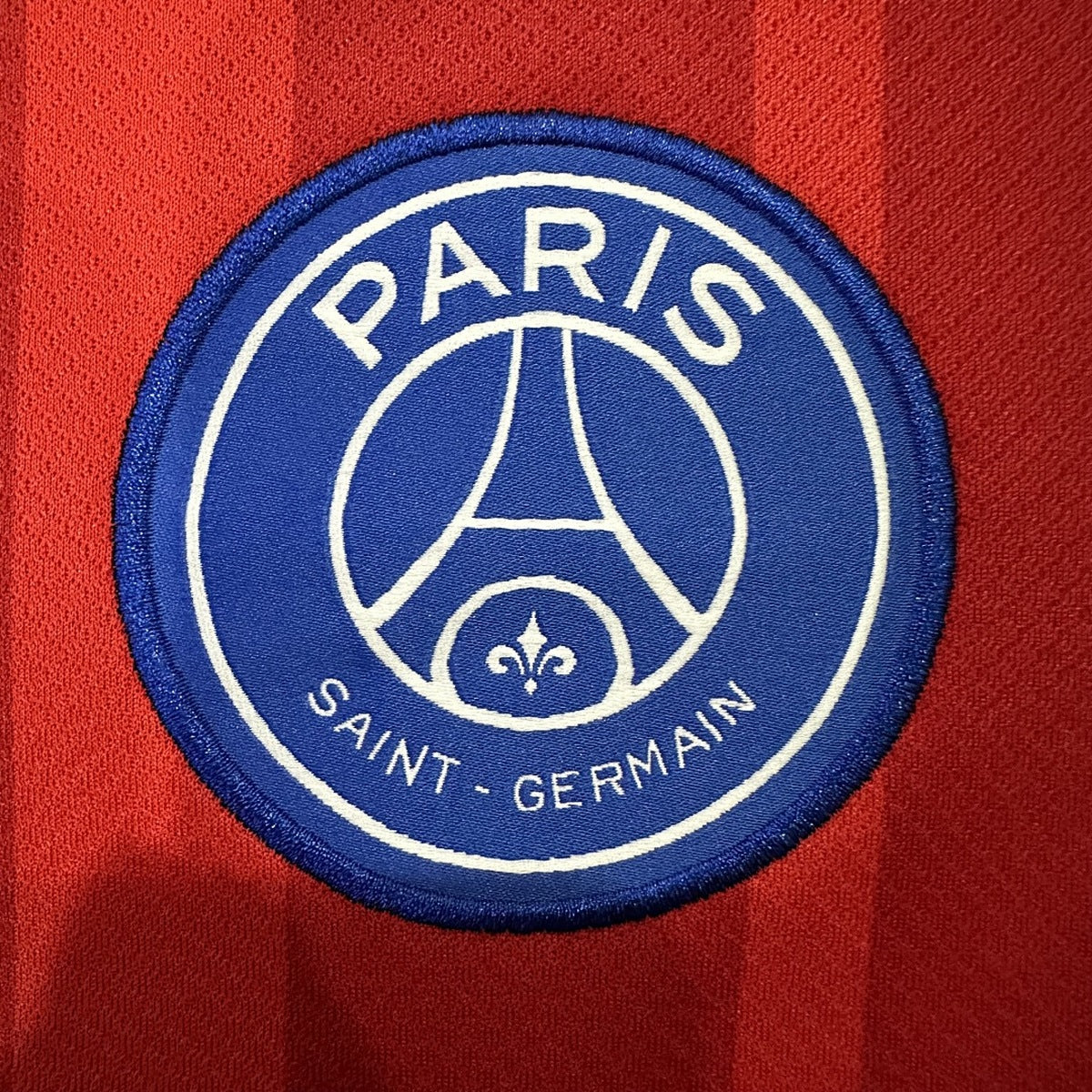 Jersey Paris Saint-Germain 2025-26 Tercero rojo, foto 4 de 8