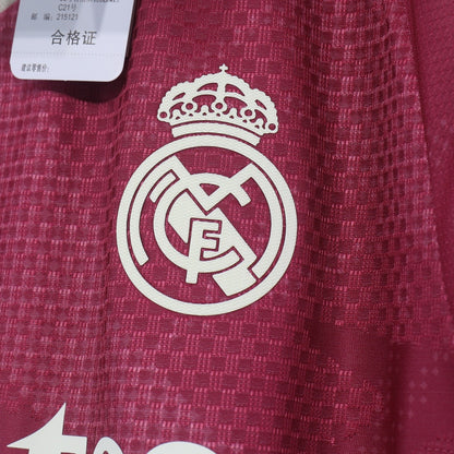 Jersey Real Madrid 2026-27 Tercero rojo, foto 3 de 6