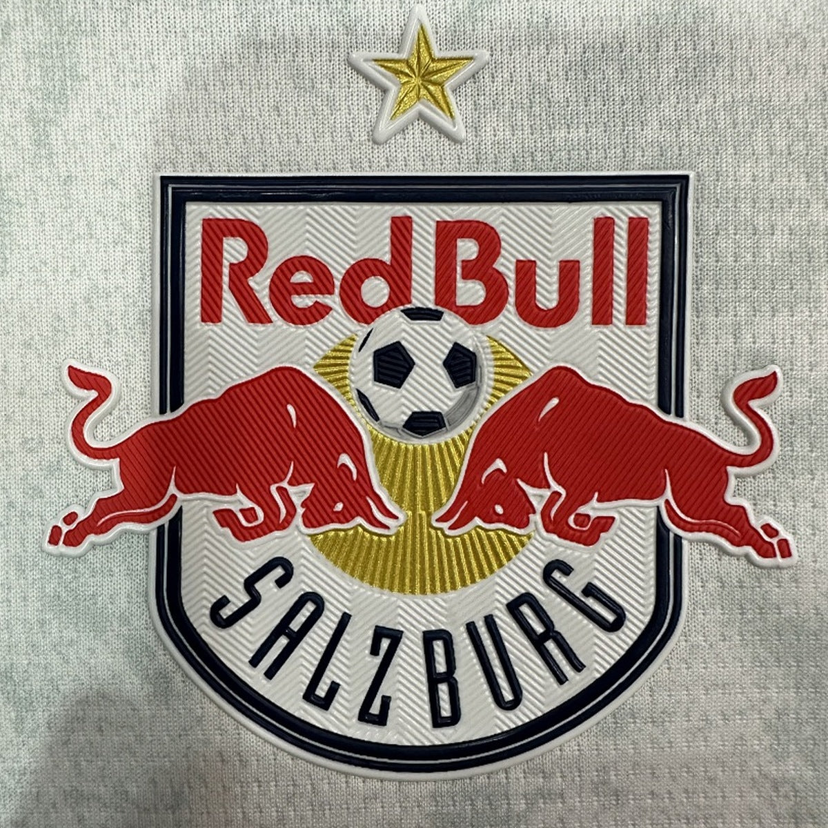Jersey Red Bull Salzburg 2025-26 Local blanco, foto 4 de 8
