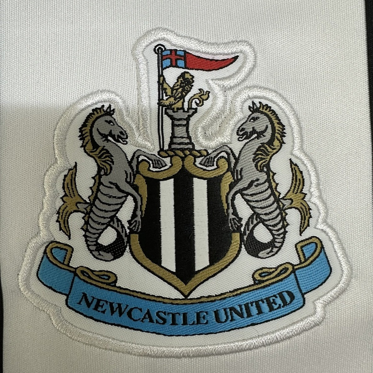 Jersey Newcastle United 2024-25 Local blanco, foto 4 de 7