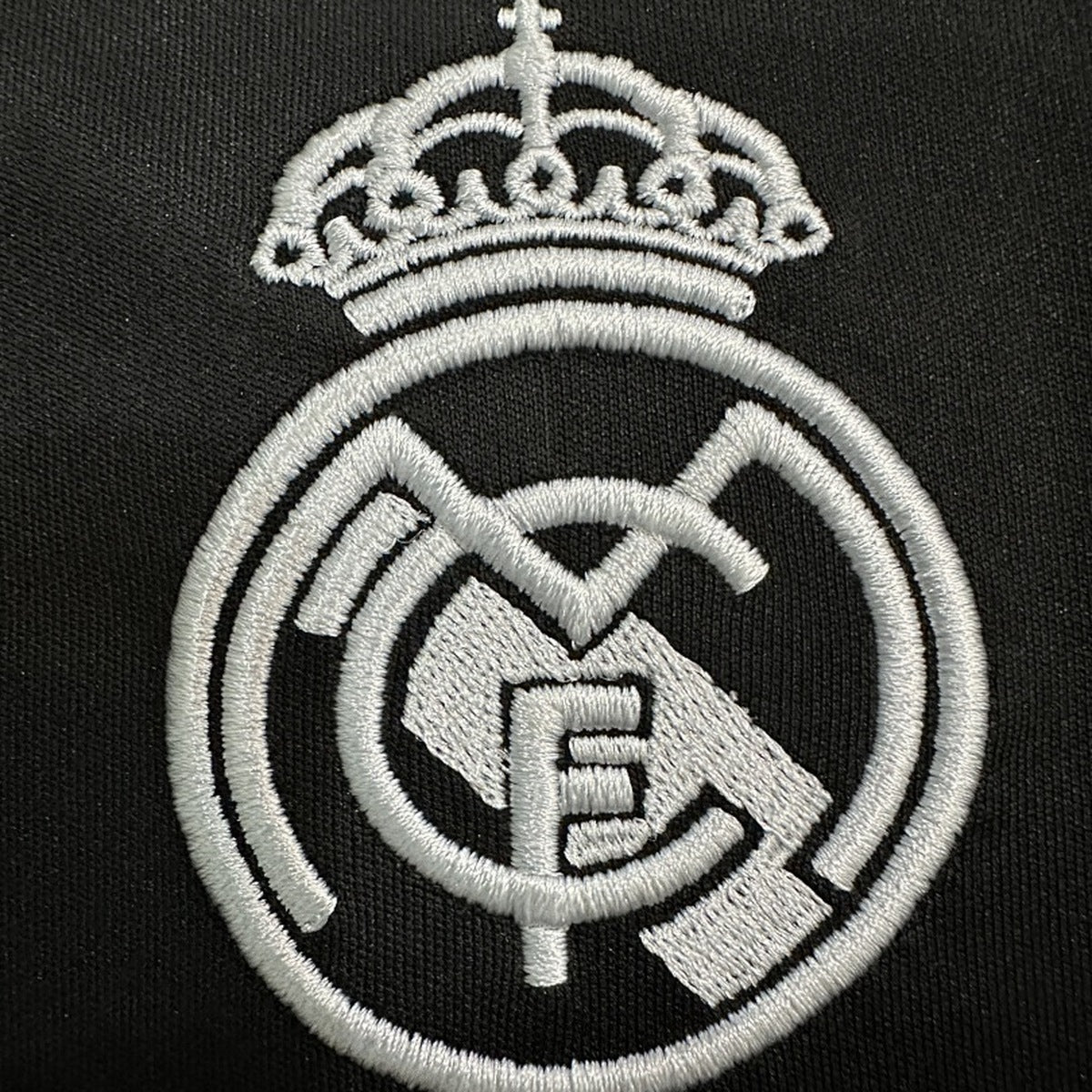Jersey Real Madrid 2025-26 Portero negro, foto 4 de 7