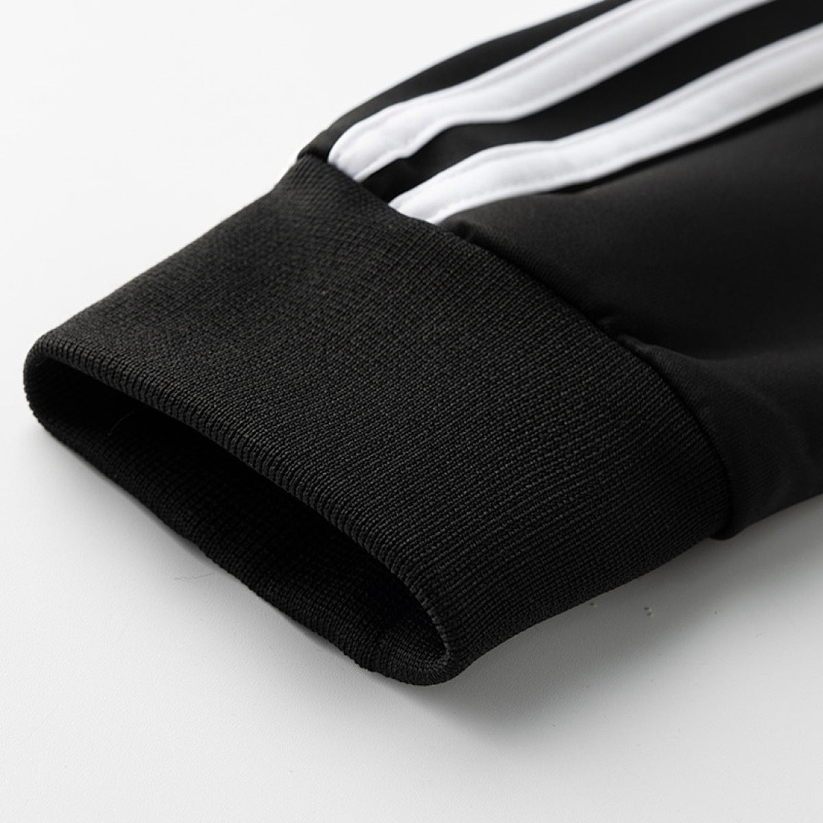 Conjunto adidas Tres Franjas Cuello Alto, foto 5 de 11