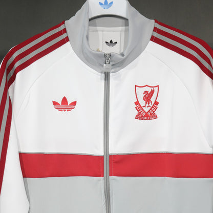 Chamarra Liverpool adidas Retro 2026 Gris, foto 5 de 5