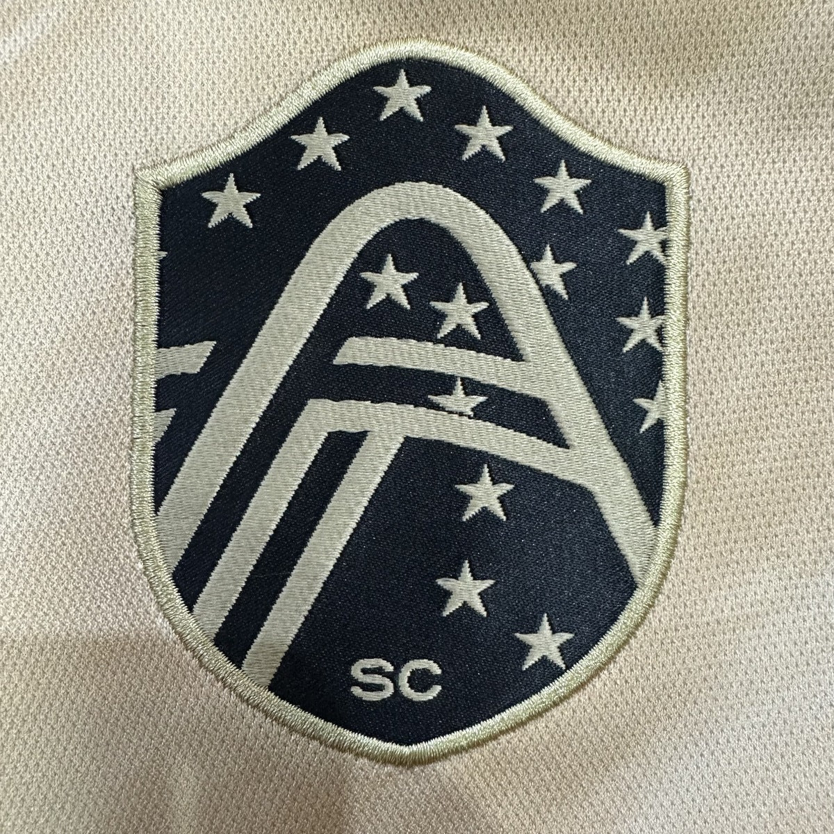 Jersey St. Louis City SC 2026-27 Visitante Tina Turner amarillo, foto 4 de 7
