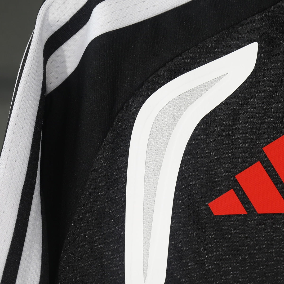 Top de Entrenamiento Medio Cierre Liverpool adidas 2026 Negro, foto 3 de 6