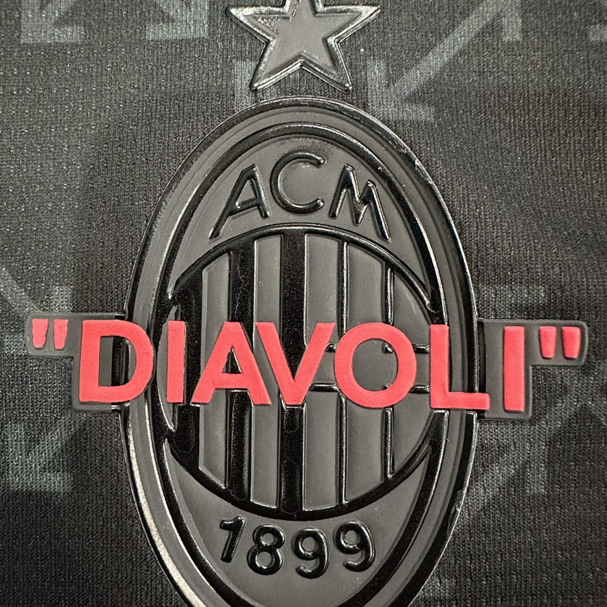 Jersey AC Milan 2024-25 Cuarto Uniforme Off-White negro, foto 4 de 9