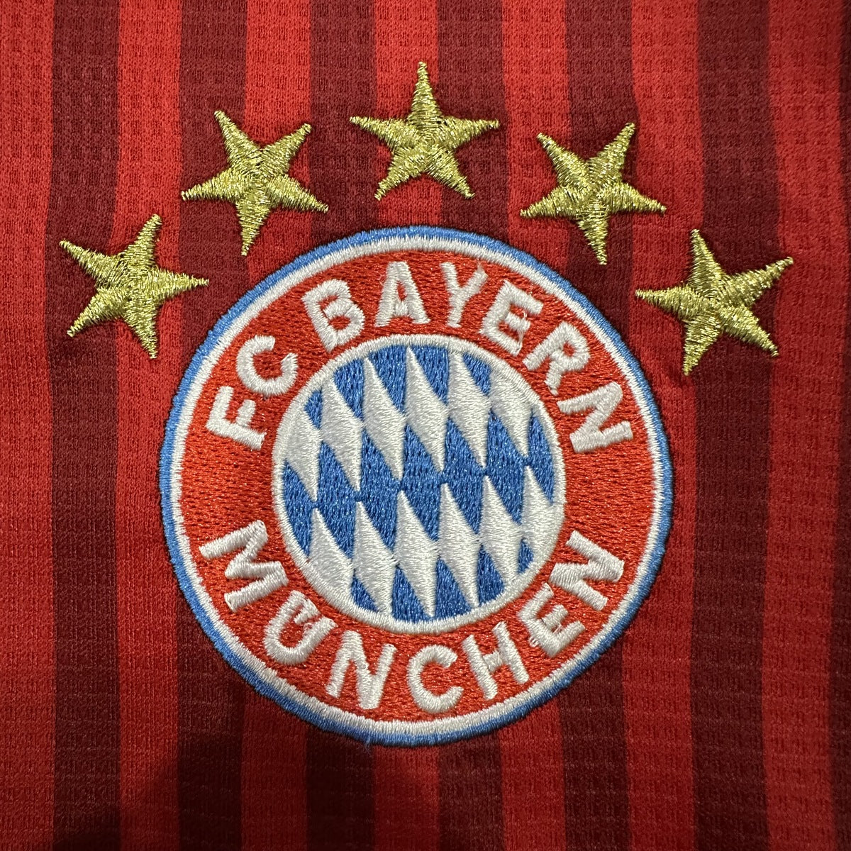 Jersey Bayern Múnich 2026-27 Local rojo, foto 4 de 8