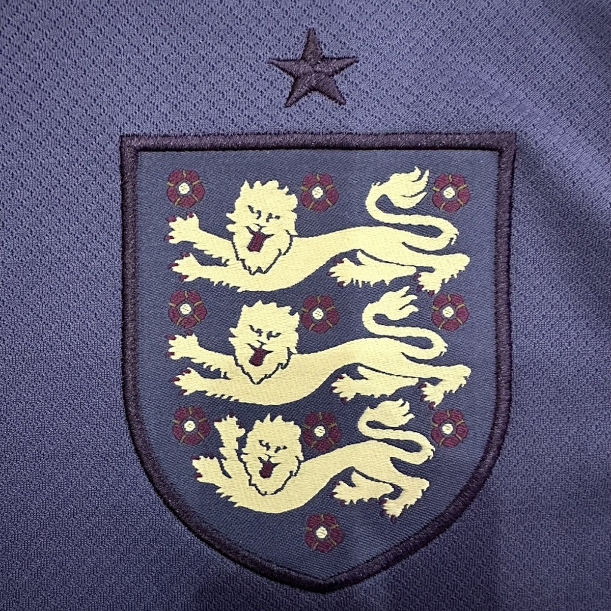 Jersey Inglaterra 2024 Visitante morado, foto 4 de 7