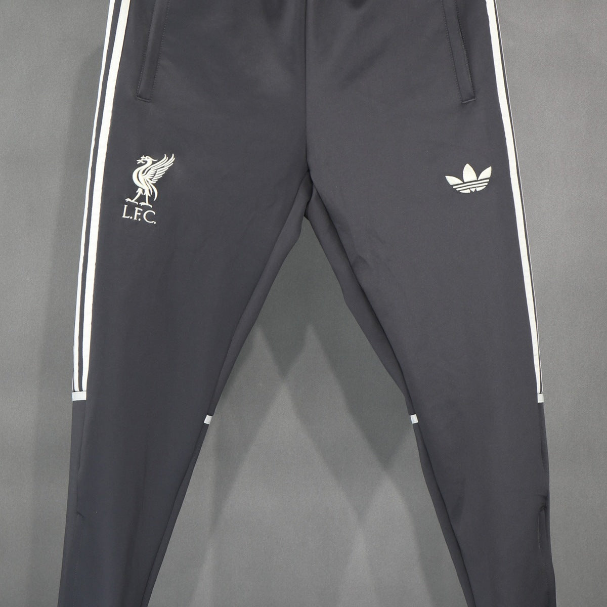 Conjunto Liverpool adidas Retro 2026 Negro, foto 4 de 8
