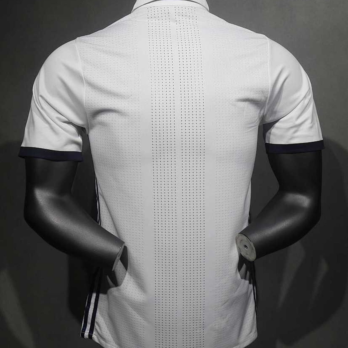Jersey Real Madrid 2016-17 Local blanco, foto 2 de 12
