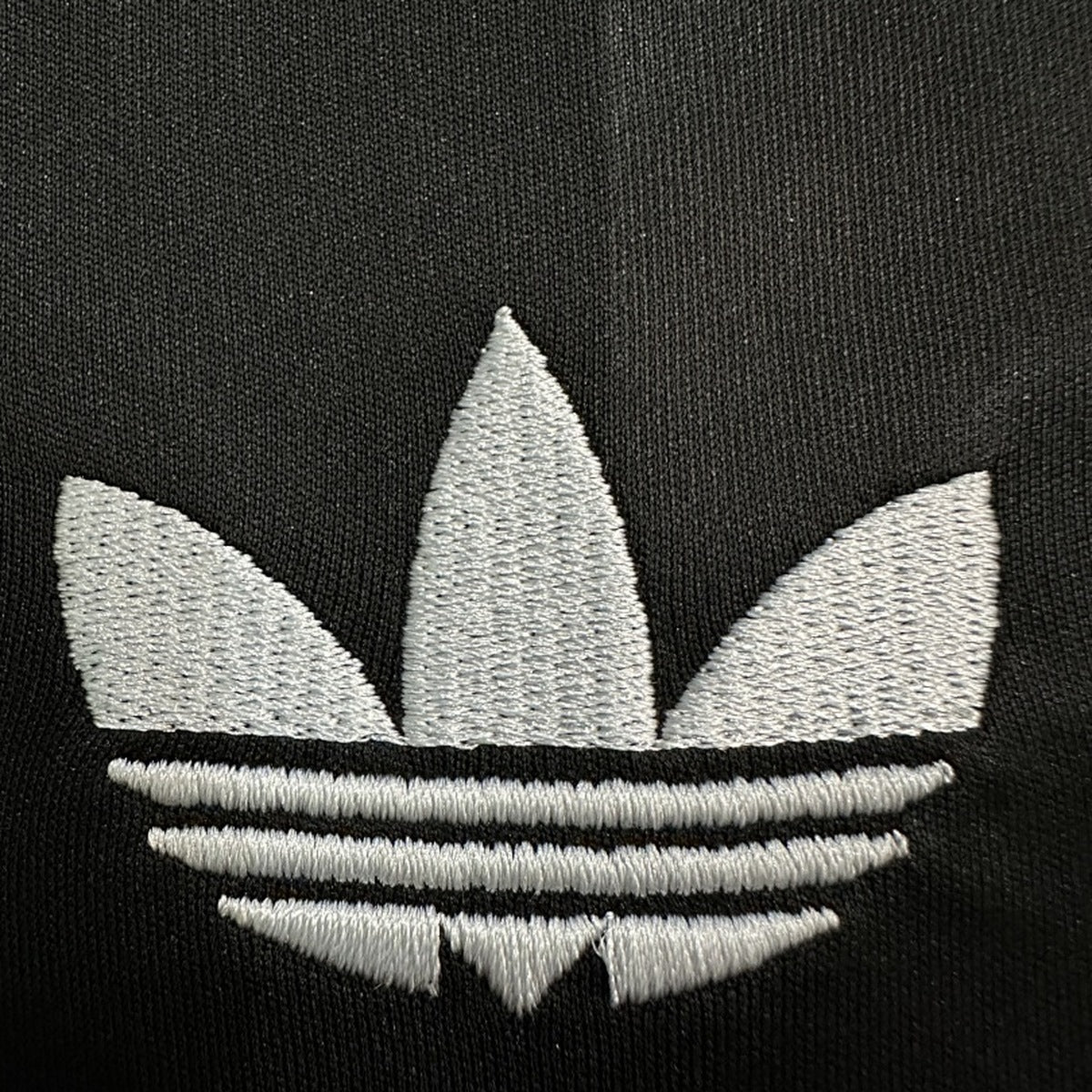 Jersey Real Madrid 2025-26 Portero negro, foto 5 de 7