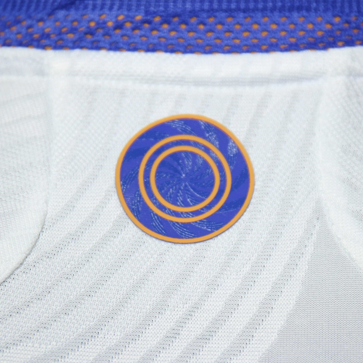 Jersey Real Madrid 2021-22 Local blanco, foto 3 de 10