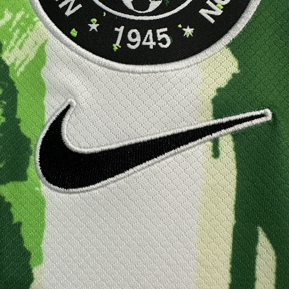 Jersey Nigeria 2025 Visitante blanco, foto 5 de 6