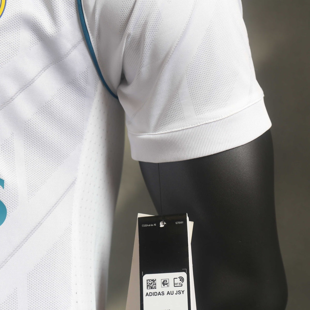 Jersey Real Madrid 2017-18 Local blanco, foto 6 de 8