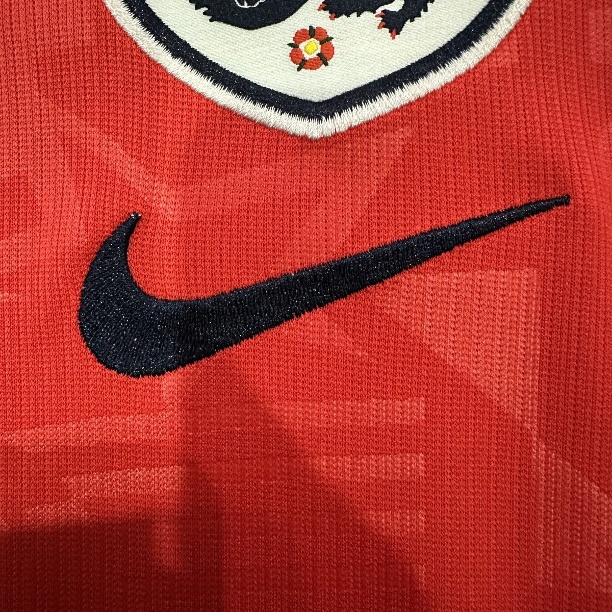Jersey Inglaterra 2026 Visitante rojo, foto 6 de 10
