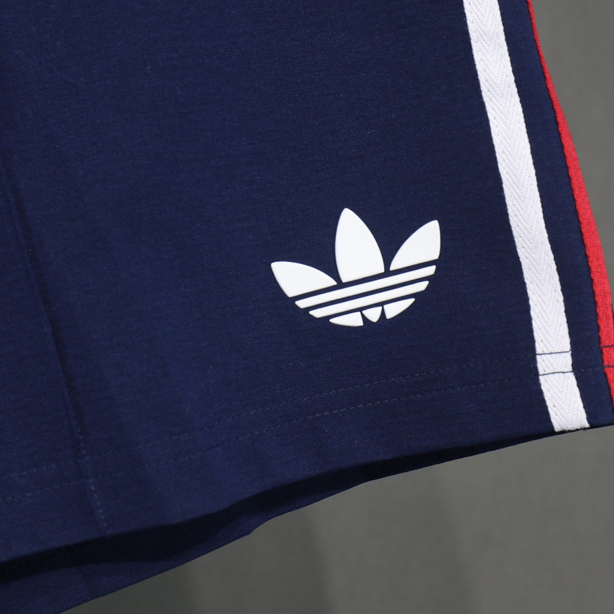 Short Bayern Múnich adidas 2026 Visitante azul marino, foto 5 de 6