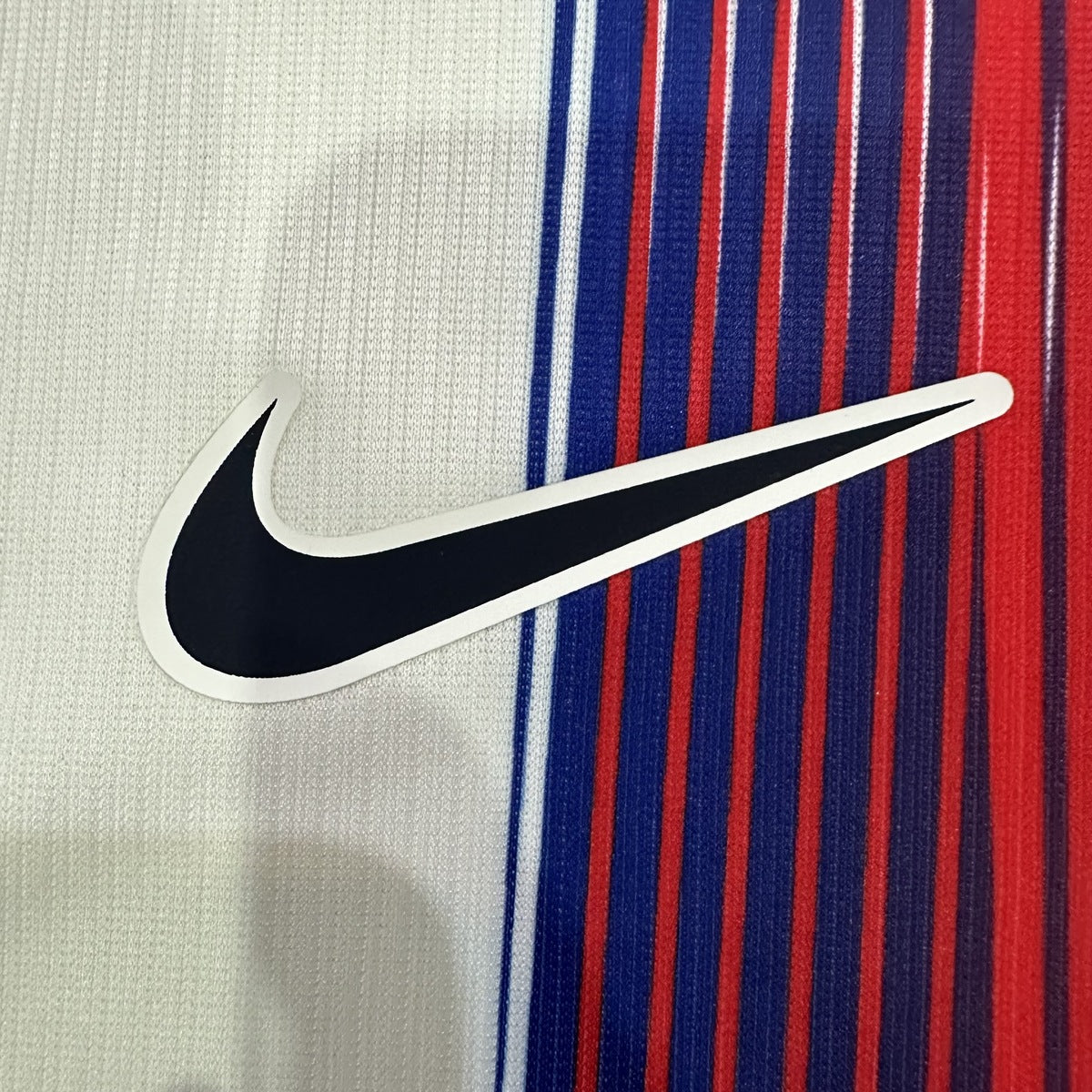 Jersey Paris Saint-Germain 2026-27 Visitante 2 Estrellas blanco, foto 5 de 8