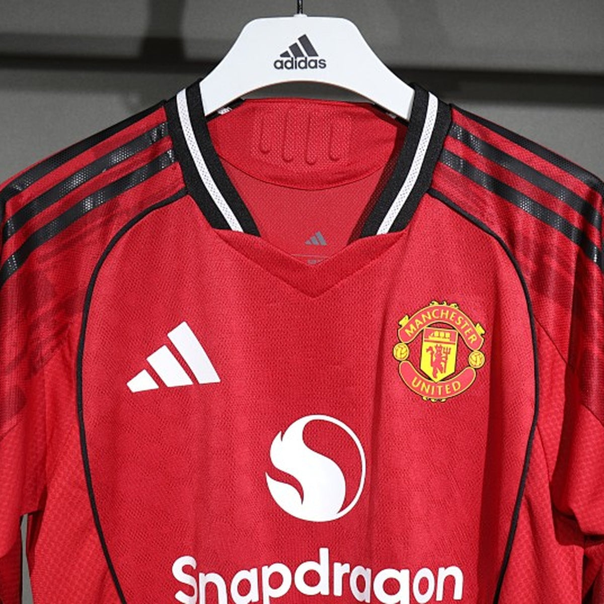 Jersey Manchester United 2025-26 Local rojo, foto 6 de 6