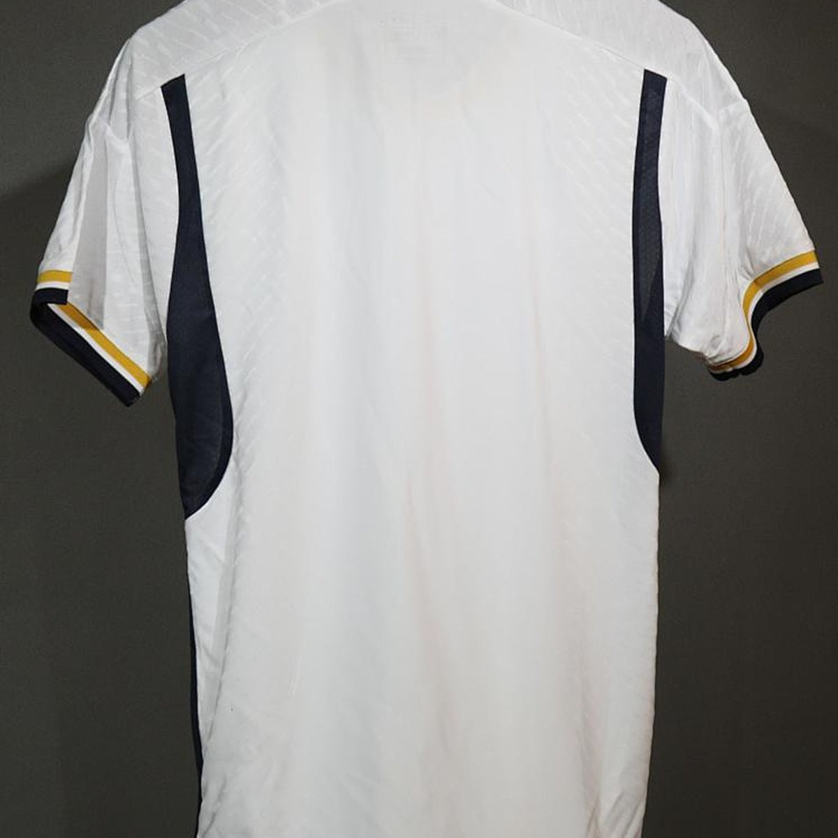 Jersey Real Madrid 2023-24 Local blanco, foto 4 de 8