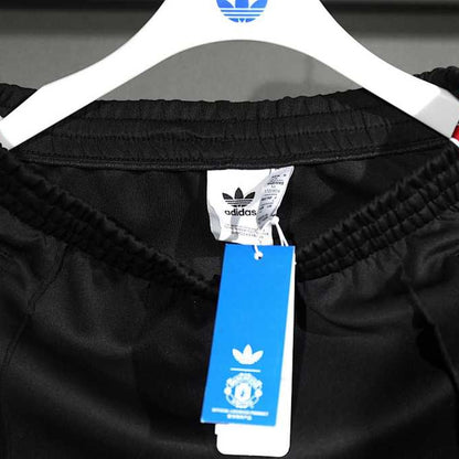Conjunto Manchester United adidas Clásico Retro Negro, foto 4 de 15